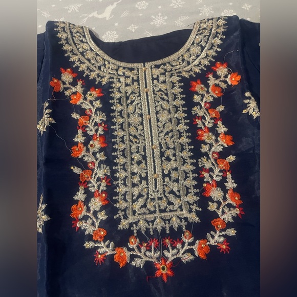 Pakistani 3 pieces organza dress with embroidery and stone work - Picture 4 of 11